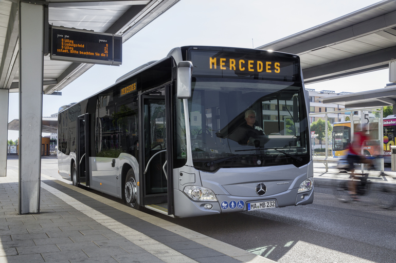 Öffentliche Verkehrsmittel im Jahr 2020 - Nutzung von Bus und Bahn halbiert