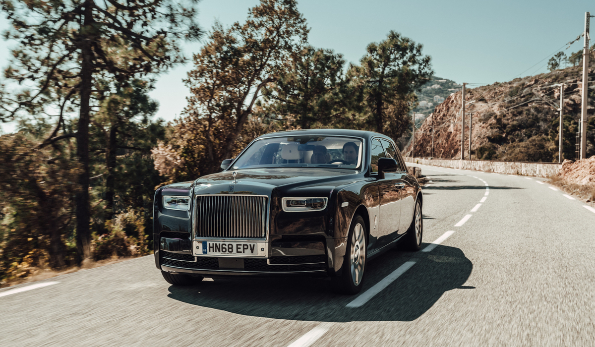 mid Nizza - Der Phantom VIII ist die größte Limousine der Marke Rolls-Royce. mr.goodlife / Rolls-Royce