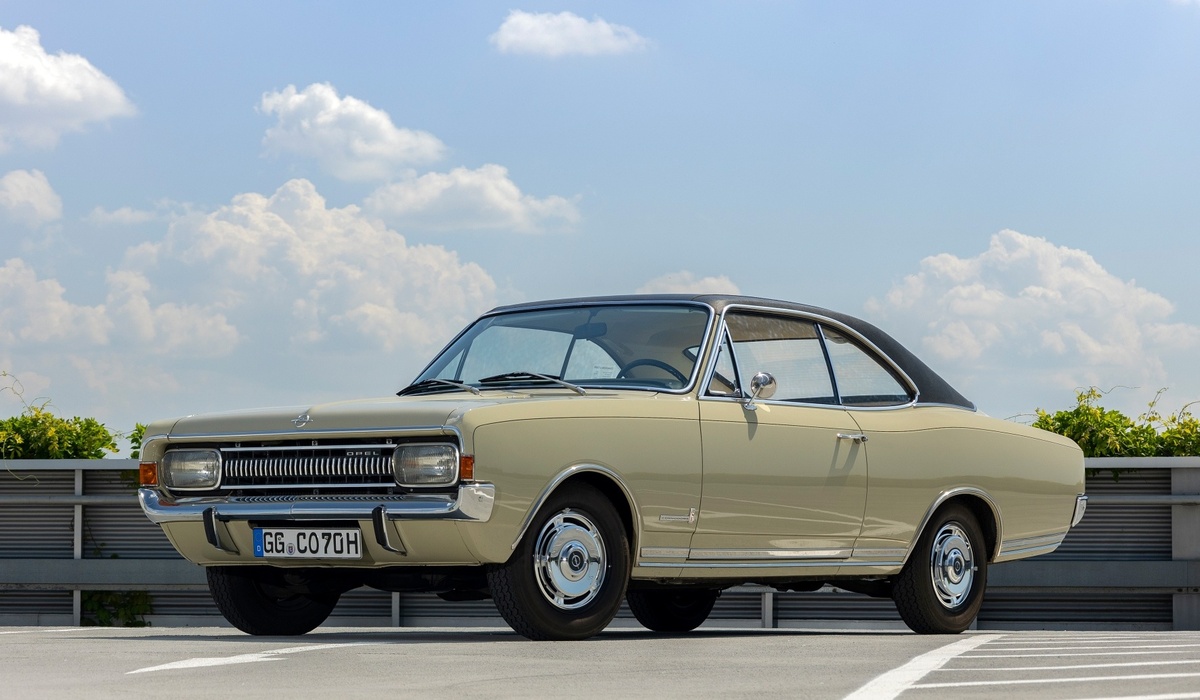 mid Groß-Gerau - Das elegante Opel Commodore A Coupe wartete 1967 mit einem 2,5-Liter-Reihensechszylinder und 120 PS auf. Stellantis