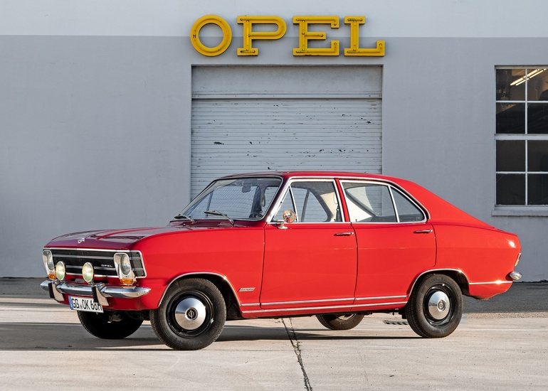 Opel auf großer Jubiläumsrallye