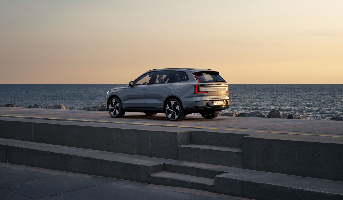 mid Groß-Gerau - Klare Kante: Volvo setzt mit dem neuen Elektro-SUV EX90 auch im Bereich der Oberklasse auf Umweltverträglichkeit. Volvo