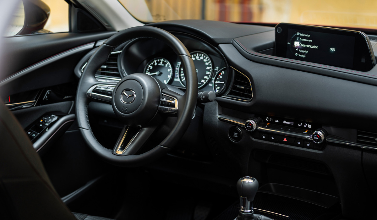 mid Groß-Gerau - Die Handschaltung ist knackig und macht viel Freude, alternativ ist eine Automatikschaltung zu haben. Mazda