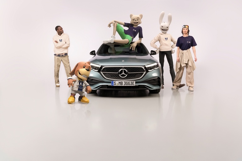 Mercedes-Benz präsentiert Super-Wackel-Dackel
