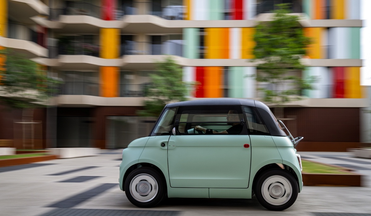 mid Groß-Gerau - Der 2,53 Meter lange Zweisitzer soll das Dolce Vita auch in die Stadt bringen. Fiat / Stellantis