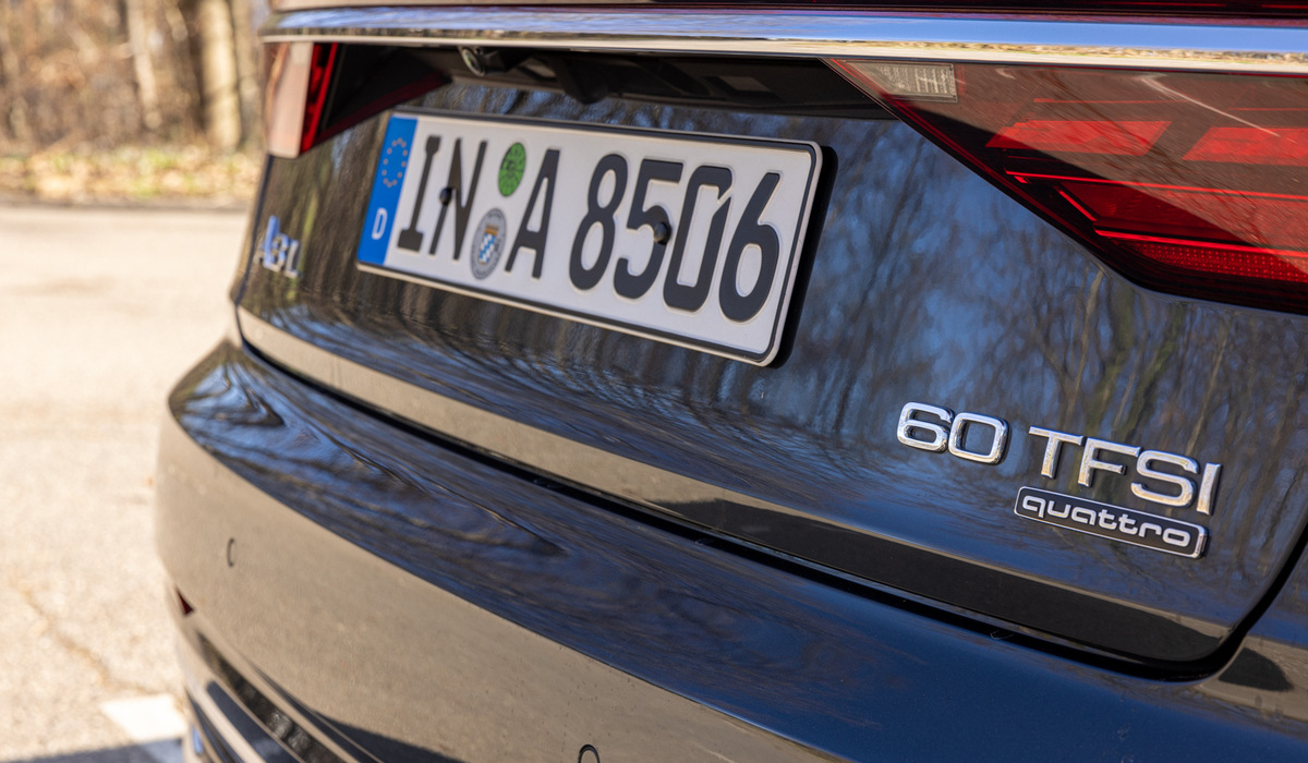 mid Groß-Gerau - Der aktuelle A8 L 60 TFSI hat noch ein