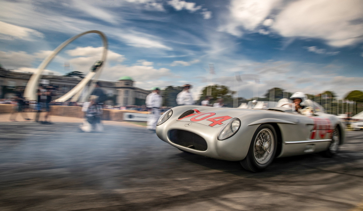 mid Groß-Gerau - Mercedes-Benz 300 SLR Rennsportwagen (W 196 S) von 1955. Foto vom Goodwood Festival of Speed 2019. Mercedes-Benz Heritage