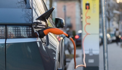 E-Auto-Bonus für Selbstständige: Jetzt besser leasen als kaufen