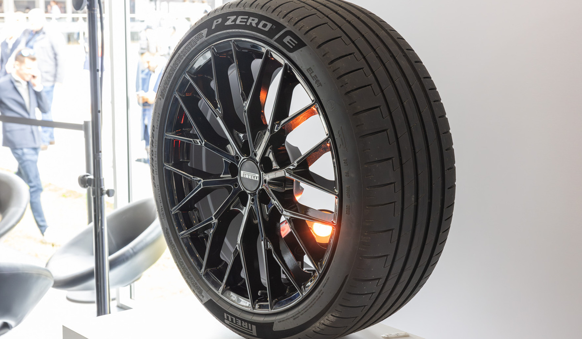 mid Goodwood - Mit Pirellis Elect Technologie speziell für Elektrofahrzeuge entwickelt. Mike Neumann / mid