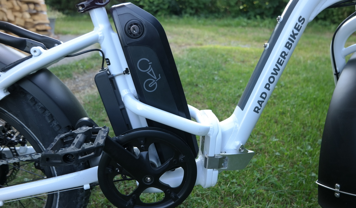 Rad Power Bikes: Steckakku mit 672 Wh, einfacher Klappmechanismus Foto: SP-X/Rudolf Huber