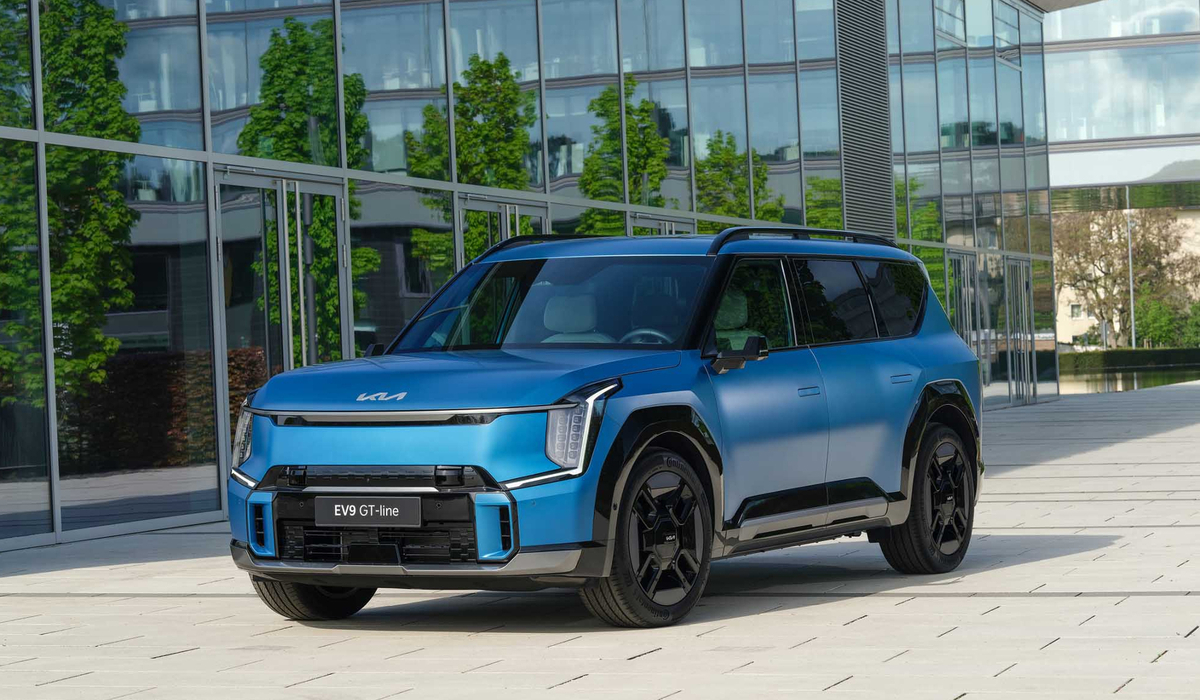 mid Groß-Gerau - An der bulligen Front des Kia EV9 fällt das LED-Tagfahrlicht auf, dessen Form an die Darstellung von Sternbildern angelehnt ist. Kia