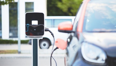 Elektromobilität im Kreisverkehr um den Preis