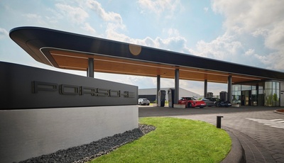 Schöner Laden: Erste Porsche Charging Lounge eröffnet