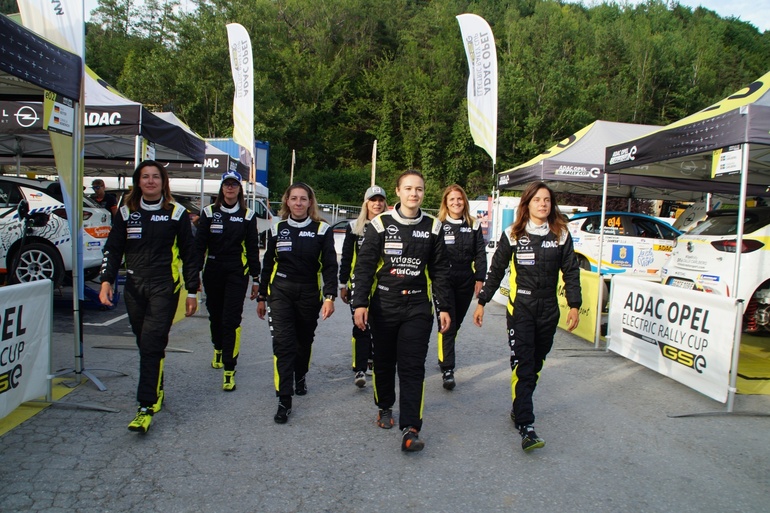 Frauen rocken den ADAC Opel Electric Rally Cup 2023