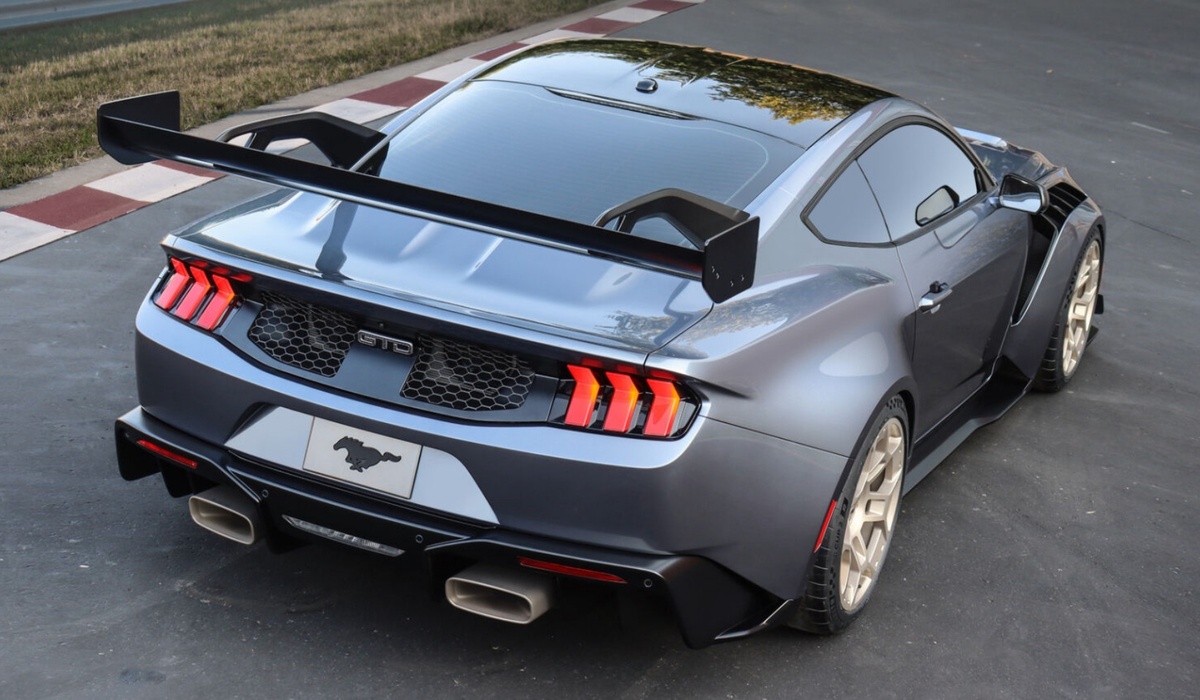 mid Groß-Gerau - Das Biest auf Rädern mit einem über 800 PS starken Achtzylinder. Ford Werke GmbH