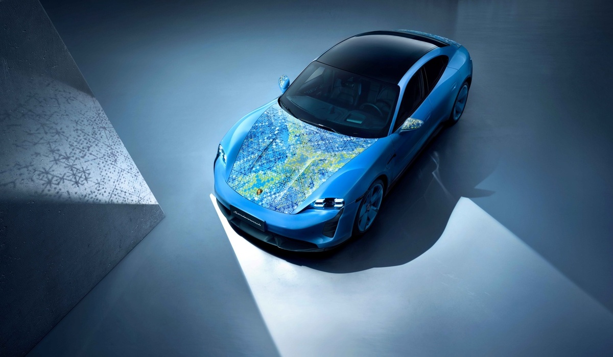 mid Groß-Gerau - Die perfekte Abbildung von Ding Yis Bild auf den Karosserieteilen hat ein Vielfaches an Arbeitszeit in Anspruch genommen. Porsche AG