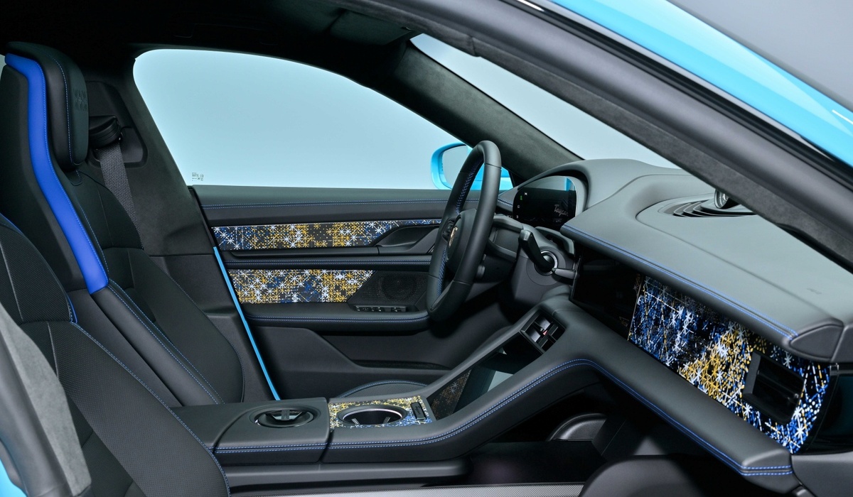 mid Groß-Gerau - Porsche holt Kunst in den Lebensraum des Fahrers. Porsche AG