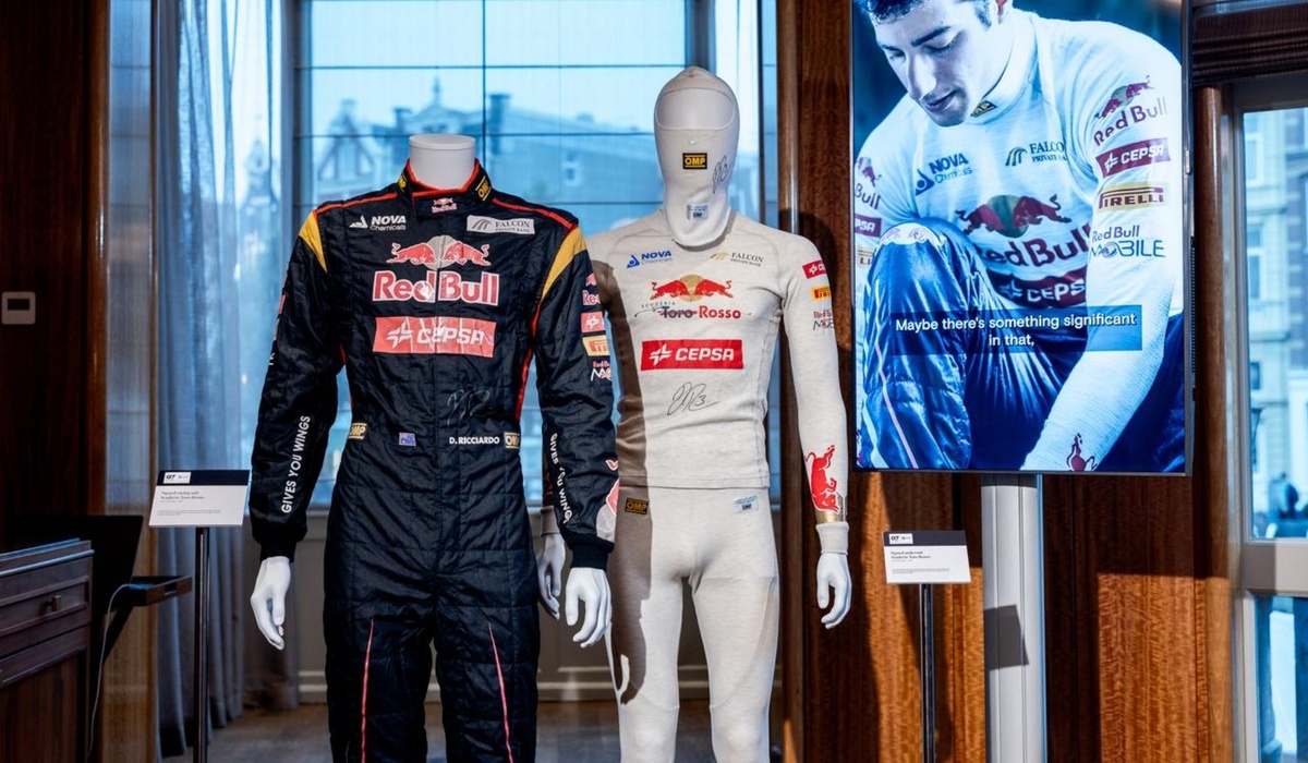 mid Groß-Gerau - Sammlerstücke, die direkt aus den Archiven der Scuderia AlphaTauri und der Scuderia Toro Rosso stammen. Catawiki