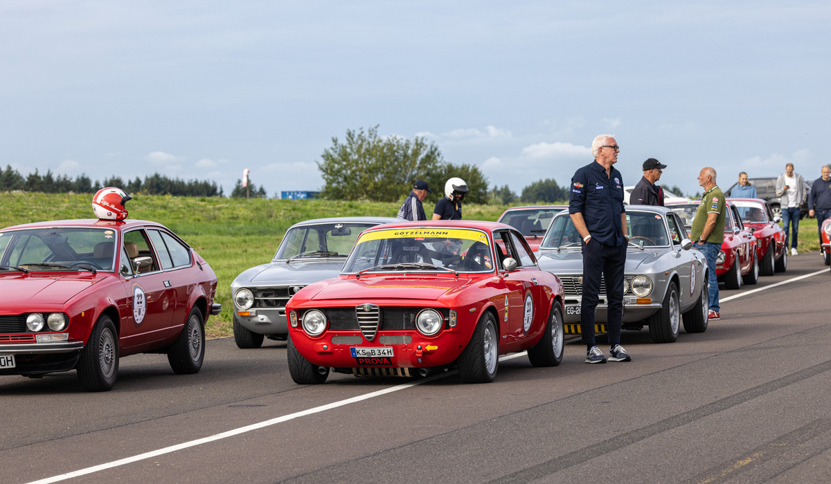 mid Pferdsfeld - Diese Alfas sind bereit für die vier Kilometer lange Strecke. Mike Neumann / mid