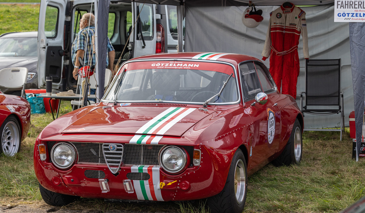 mid Pferdsfeld - Der Rennanzug hängt schon parat. Mike Neumann / mid