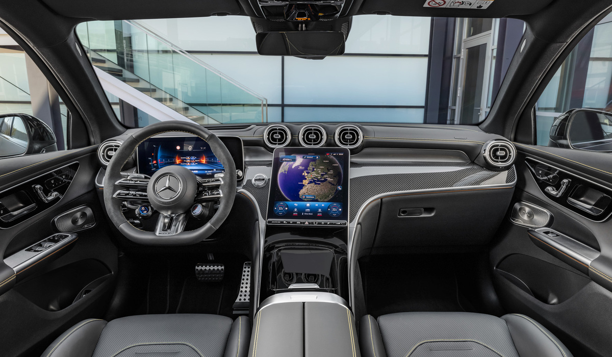 mid Groß-Gerau - Das AMG Performance Lenkrad in Leder Nappa / Mikrofaser Dinamica mit gelber Ziernaht. Mercedes-Benz AMG