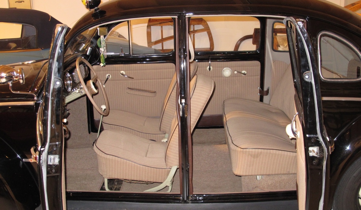 mid Groß-Gerau - Wohnliche Stoff-Sitzbezüge und große Aschenbecher an beiden Fondtüren. Karl Seiler / mid