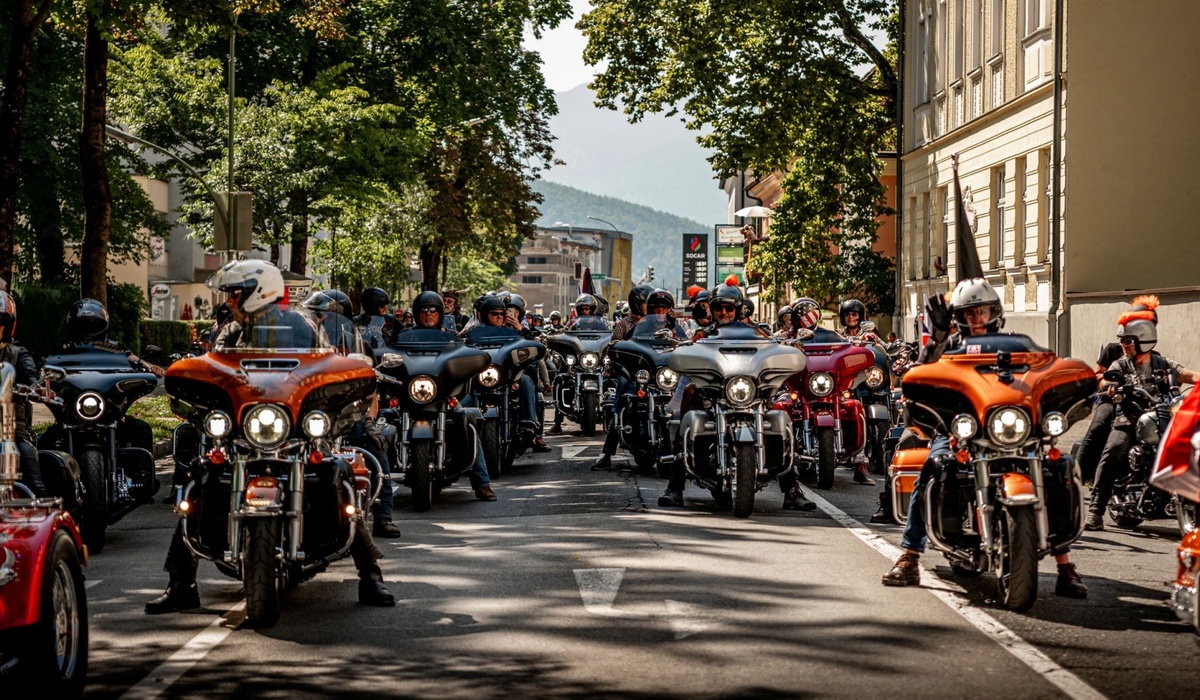 mid Groß-Gerau - Insgesamt cruisten um die 70.000 Bikes über die Straßen. Harley-Davidson
