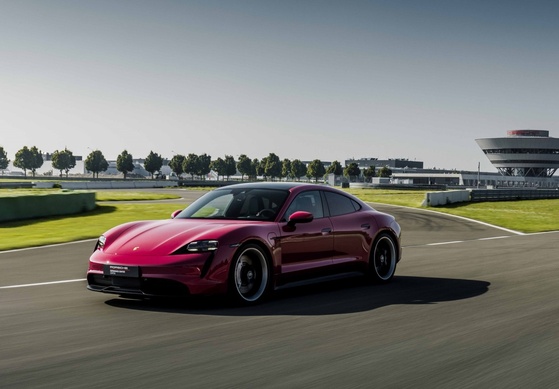 Ein Porsche Taycan für den guten Zweck