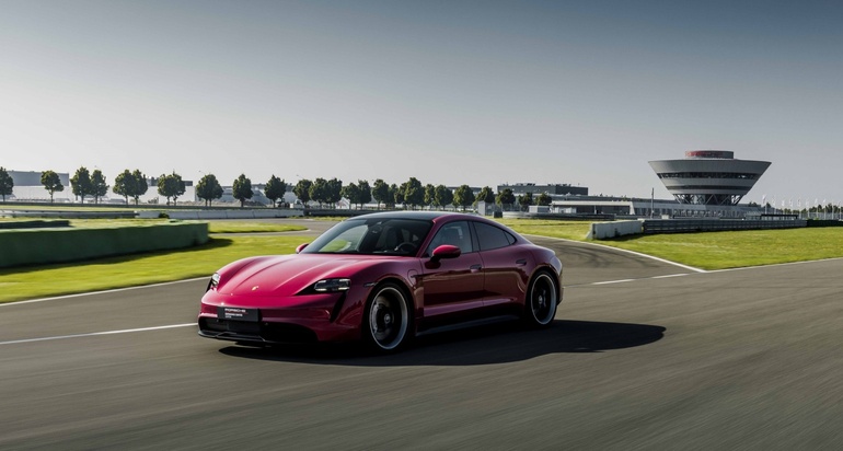 Ein Porsche Taycan für den guten Zweck