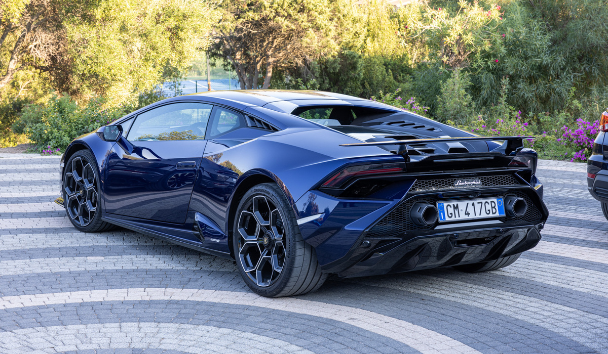 mid Olbia - Gegen Abend kommt die Lackierung des Tecnica nochmals richtig zur Geltung. Mike Neumann / mid