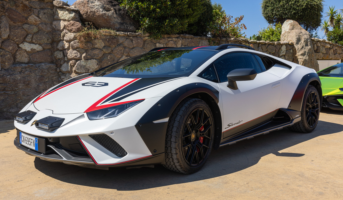 mid Olbia - Der Sterrato ist der Huracan fürs Grobe, dank Höherlegung, Allradantrieb und speziellen Reifen. Mike Neumann / mid