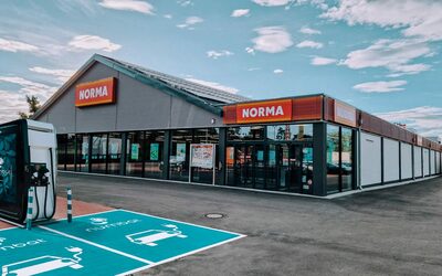Norma-Supermärkte als Solarstrom-Tankstellen - Erste Ladesäulen noch 2023
