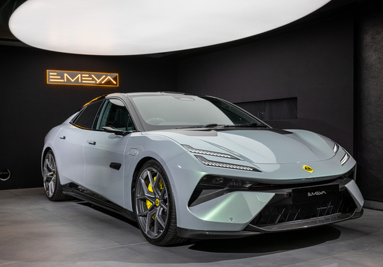 Lotus vollelektrischer Hyper-GT Emeya in Paris