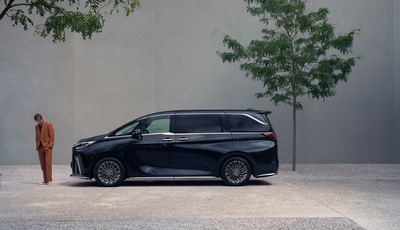 Neue Lexus LM Premium Großraumlimousine