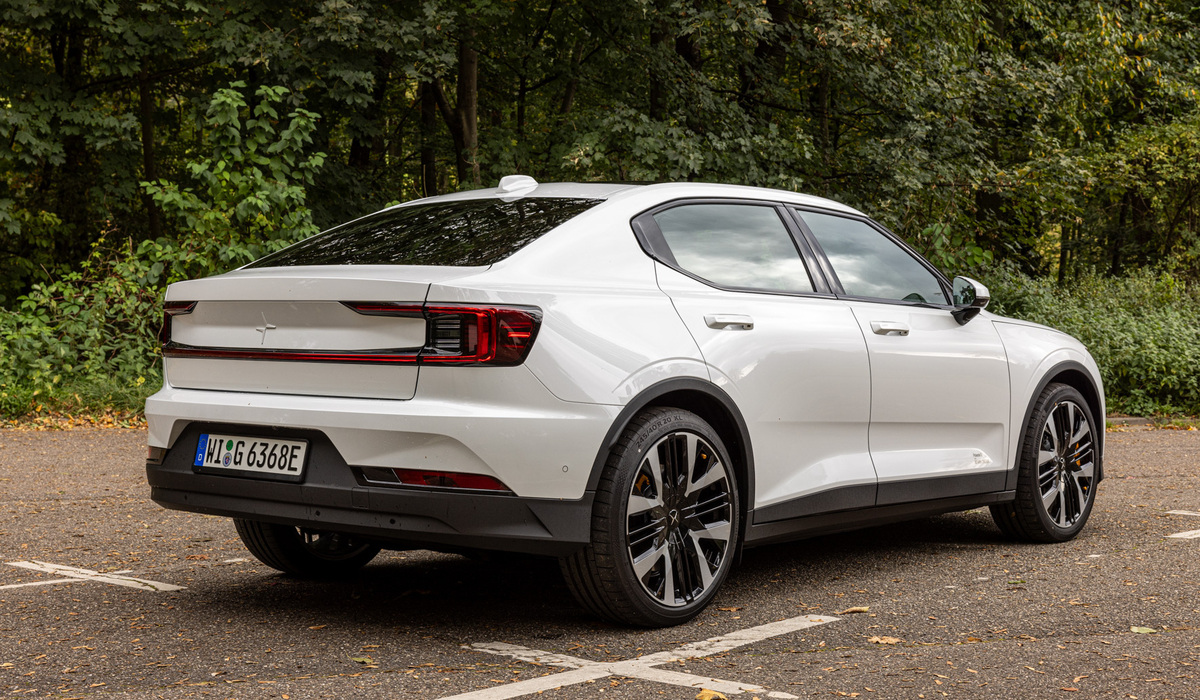 mid Groß-Gerau - Dank 350 kW/476 PS und der 82 kWh fassenden Batterie Leistung satt im Polestar 2. Mike Neumann / mid