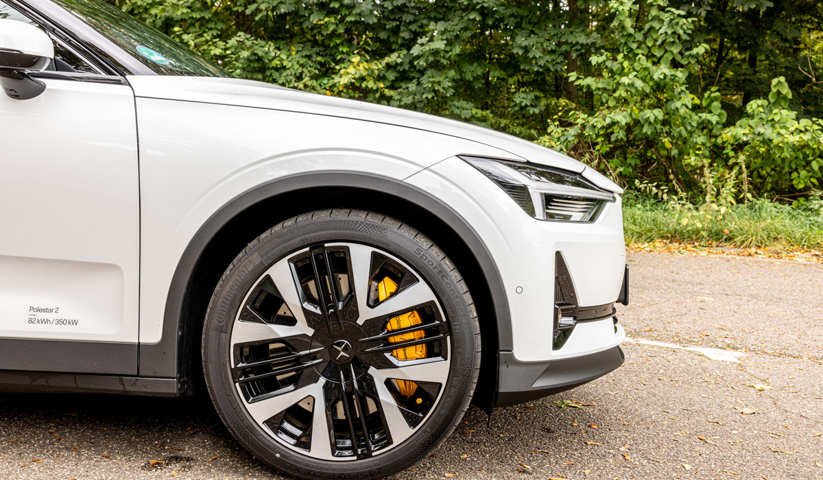 mid Groß-Gerau - Die großen 20 Zoll Leichtmetallfelgen und die Brembo Bremsanlage sind Teil des Performance Paketes. Mike Neumann / mid