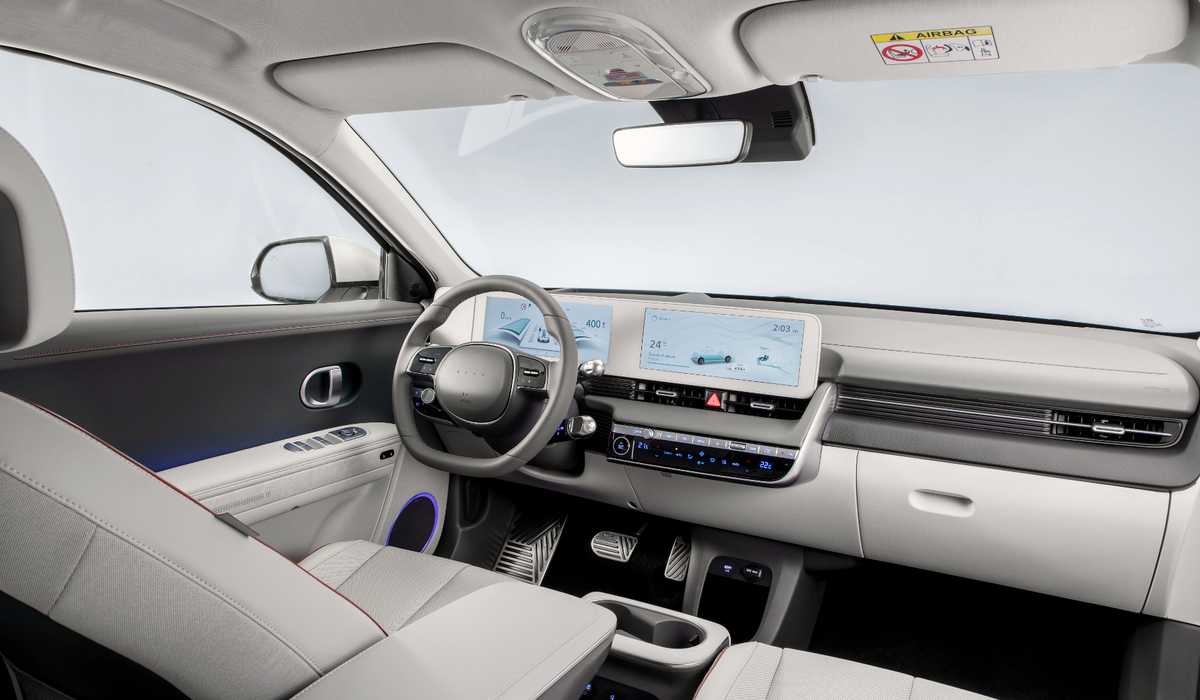mid Düsseldorf - Wellnessbereich: Das moderne, aber behagliche Cockpit im Ioniq 5. Hyundai