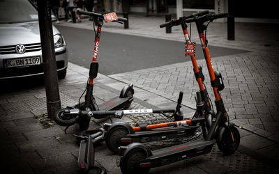 Regenerative Bremsen bei e-Rollern: Potenziale und Herausforderungen in der urbanen Mobilität