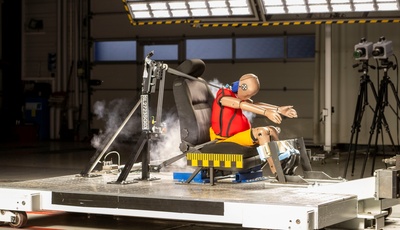 ADAC rät von Gurtadaptern für Schwangere ab