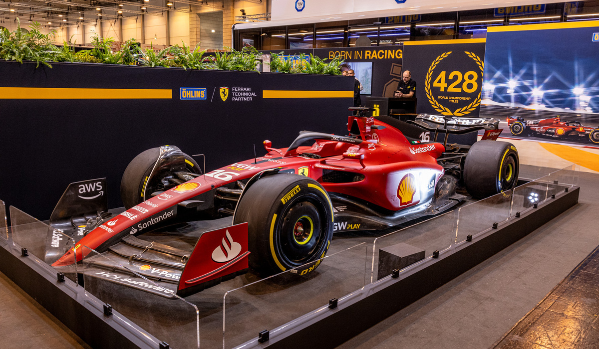 mid Essen - Bei Supersportlern darf auch die Formel 1 nicht fehlen, am Stand von Öhlins ist dieser Ferrari ausgestellt. Mike Neumann / mid