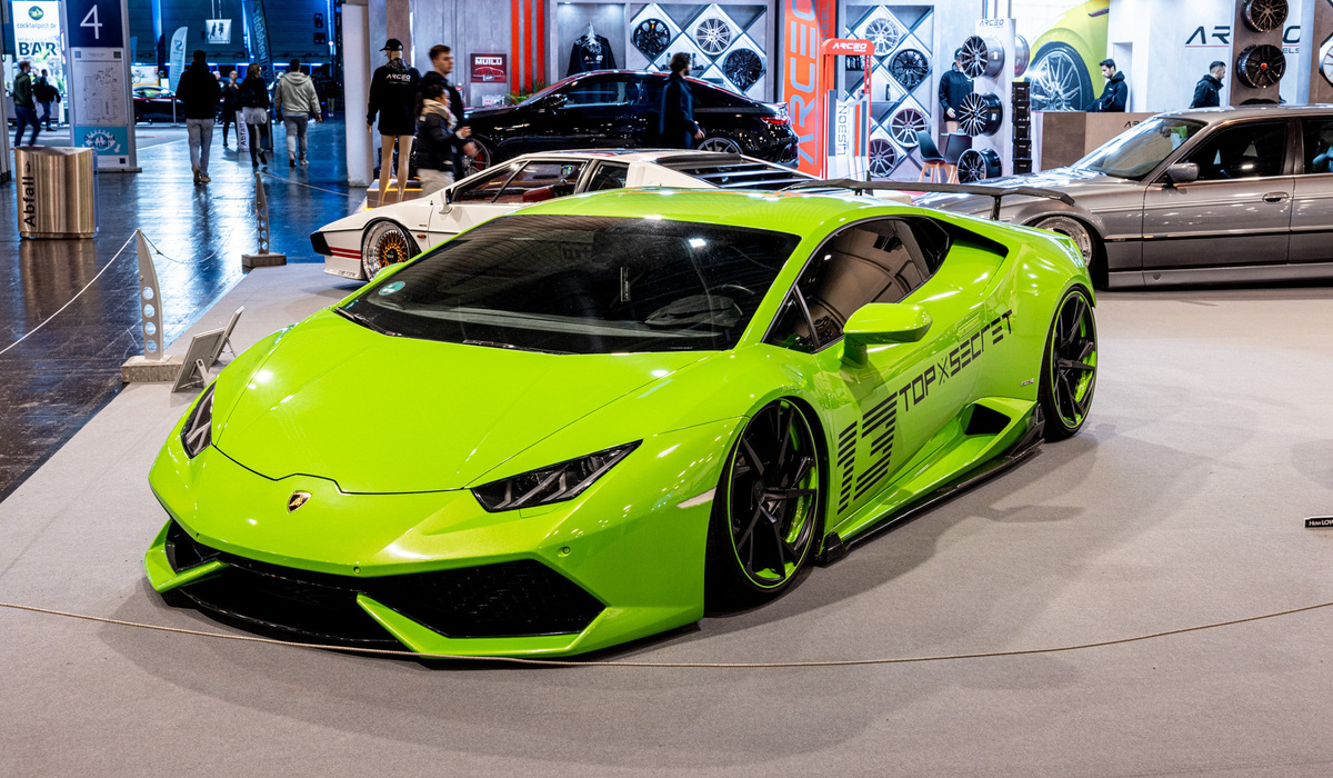 mid Essen - Bei den Supersportlern darf auch ein Lamborghini nicht fehlen. Mike Neumann / mid