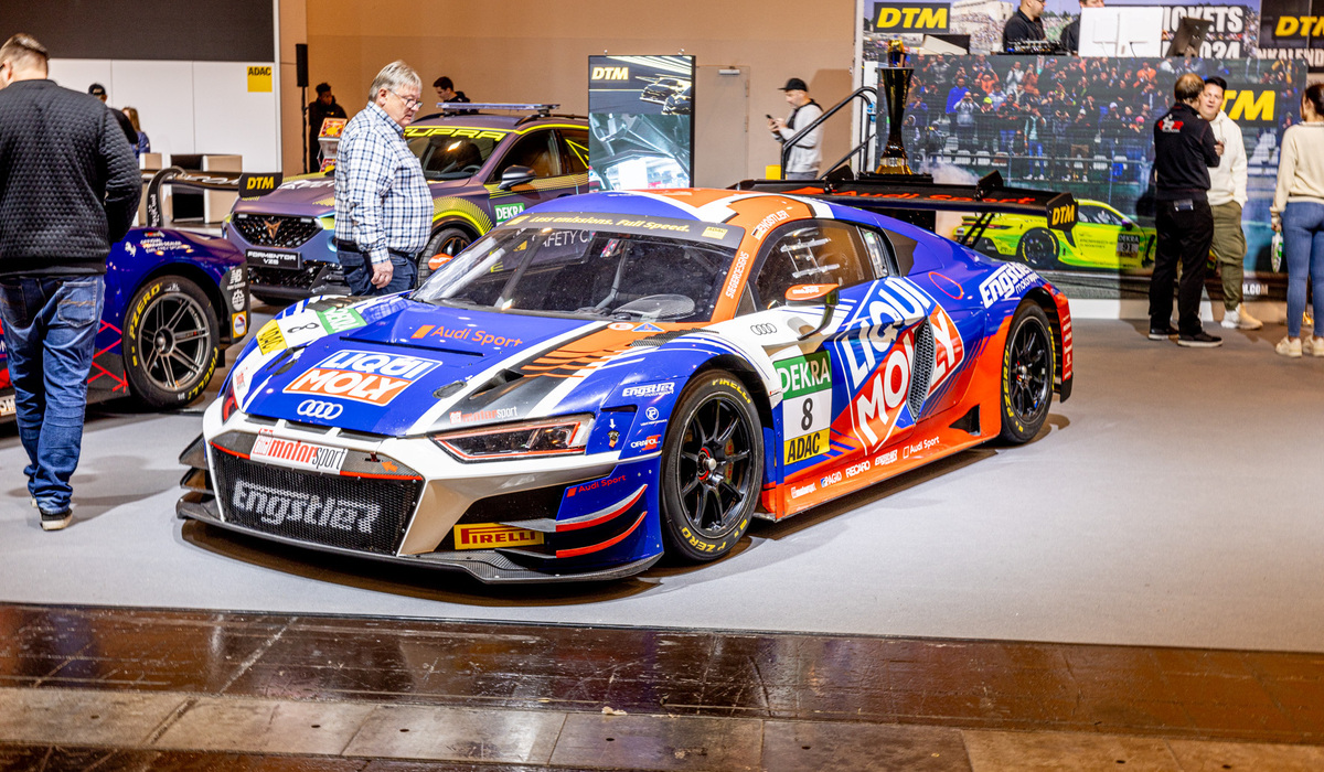 mid Essen - Auch Audi hat mit dem R8 LMS GT3 ein nicht straßenzugelassenes Rennfahrzeug am Start. Mike Neumann / mid