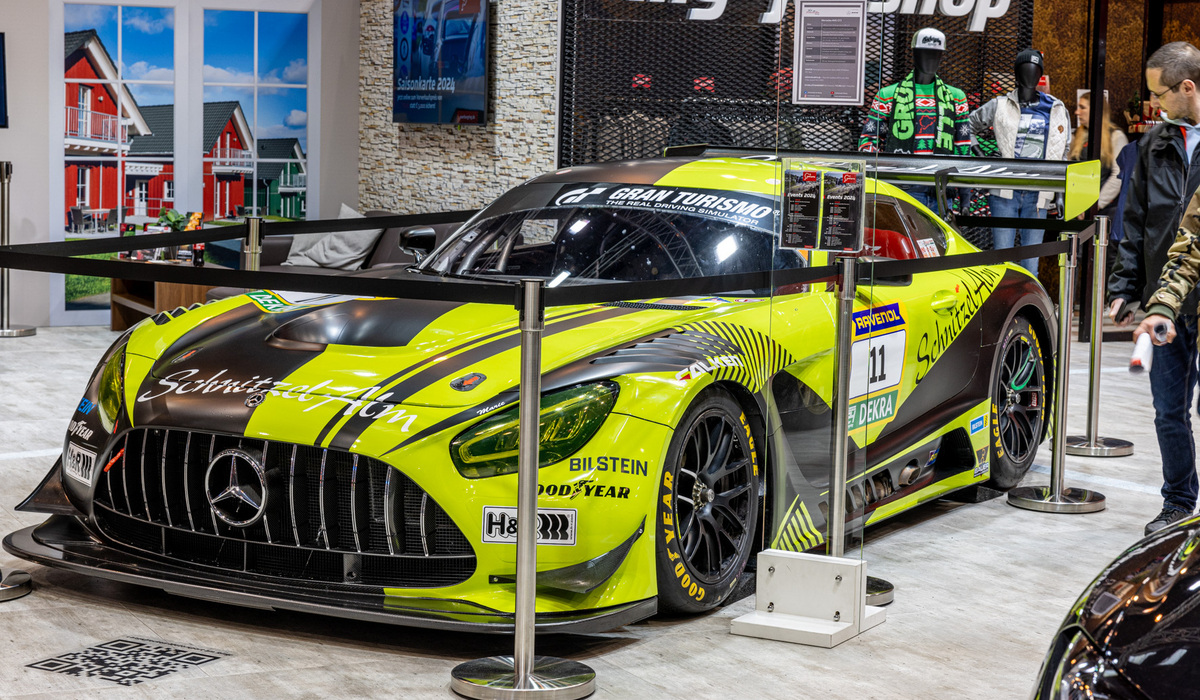 mid Essen - Am Nürburgring Stand fällt sofort dieser Mercedes ins Auge. Mike Neumann / mid