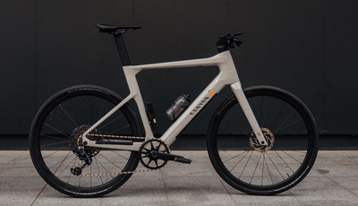 Canyon Roadlite:ON CF 9 LTD - Aufgeräumt und ultraleicht