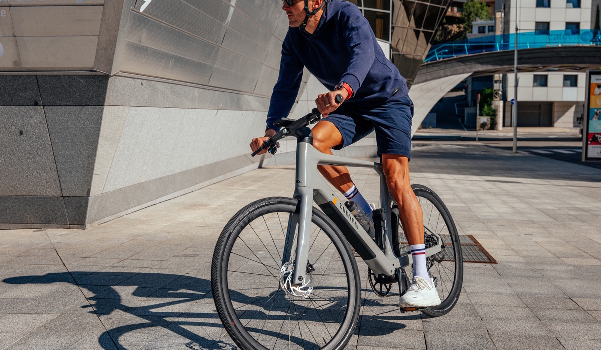 Das Canyon Roadlite:ON CF 9 LTD empfiehlt sich als flottes Alltagsrad Foto: Canyon