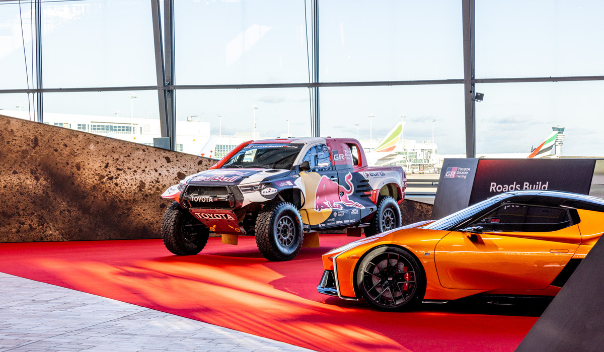 mid Brüssel - Der Dakar Hilux ist eine mächtige Erscheinung. Mike Neumann / mid