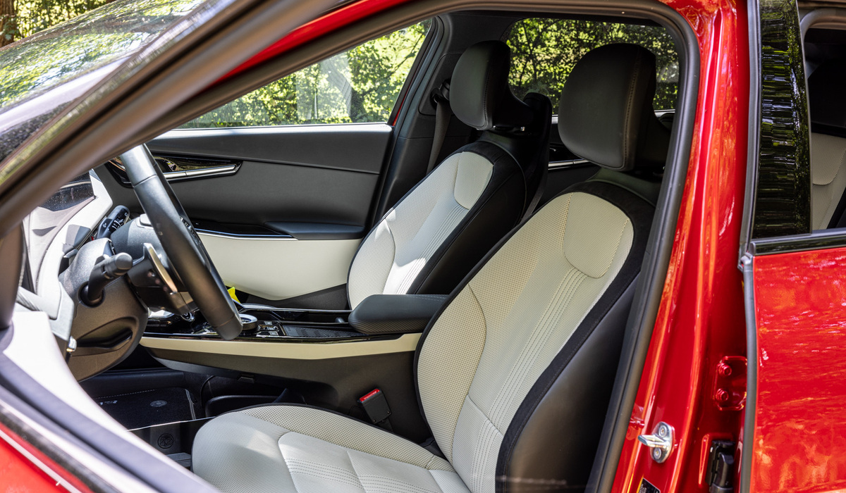 mid Groß-Gerau - Die Sitze sind auch bei längeren Fahrten bequem, könnten aber etwas mehr Seitenhalt vertragen. Mike Neumann / mid