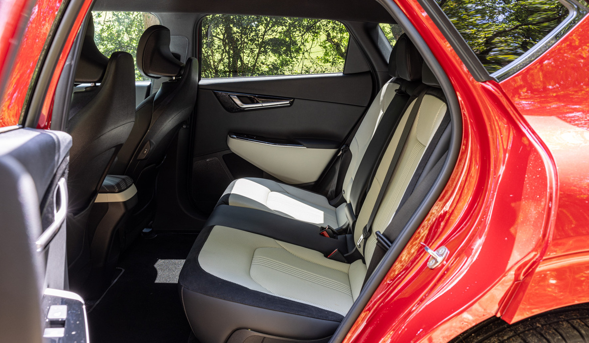 mid Groß-Gerau - Richtig viel Platz auch im Fond des EV6. Mike Neumann / mid