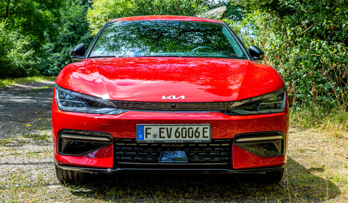 mid Groß-Gerau - Voll-LED Scheinwerfer an der Front sorgen für die nötige Weitsicht. Mike Neumann / mid