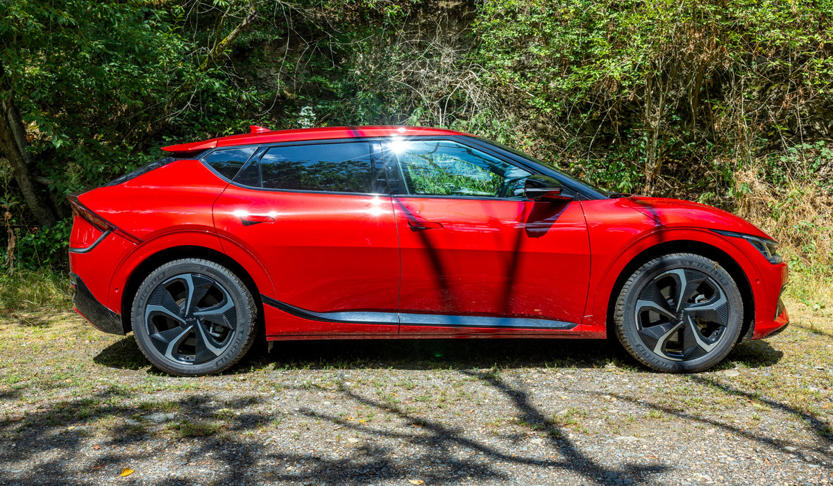 mid Groß-Gerau - Das Crossover-SUV zeigt ein schlankes Seitenprofil. Mike Neumann / mid