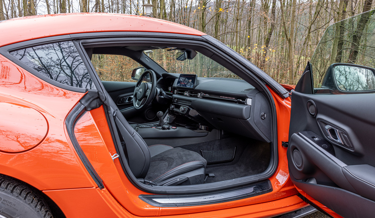 mid Groß-Gerau - Ablageflächen muss man suchen, beim Beifahrer gibt es immerhin ein kleines Netz. Mike Neumann / mid